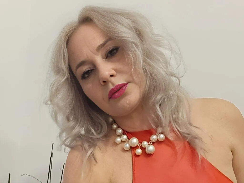 EmilyLoowe live now
