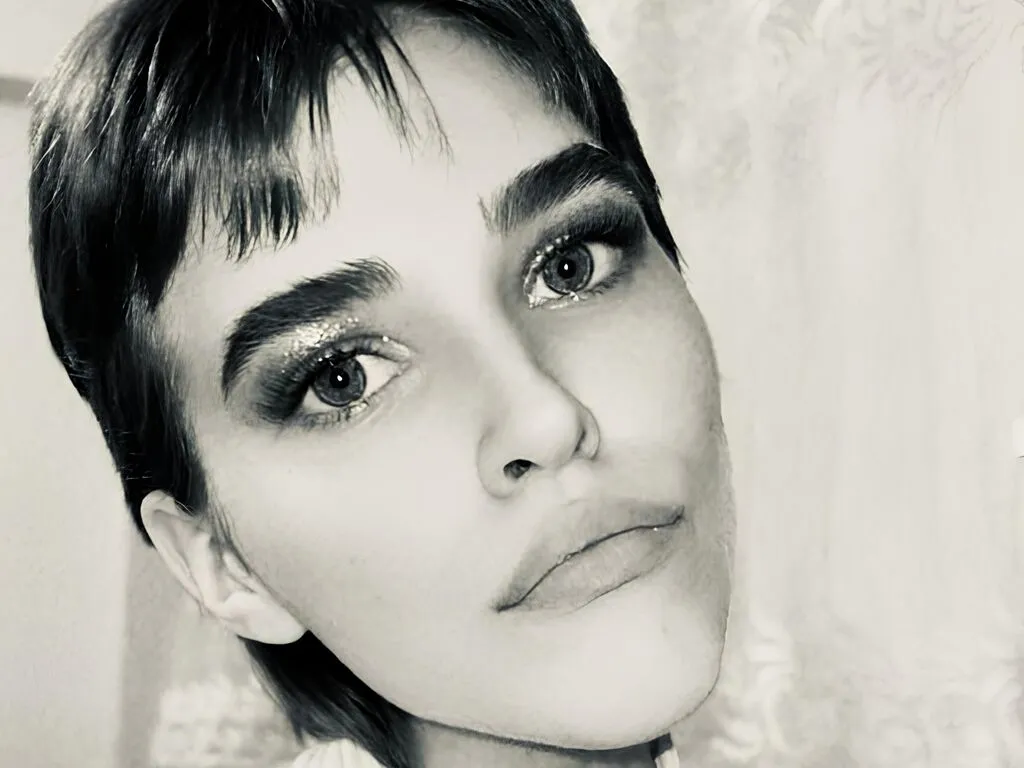 UdelaHailey live now