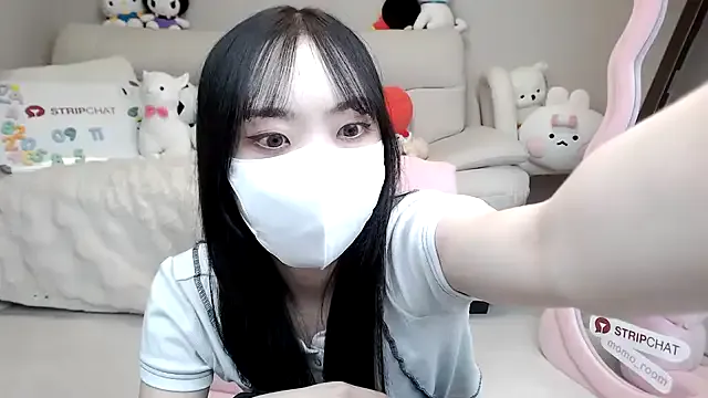 -momoo- live now