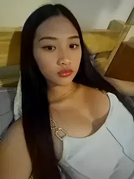 Bunny72772 live now
