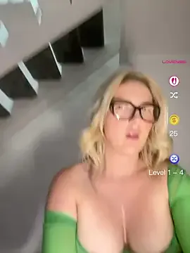 Busty-ChristinaXX Image 7