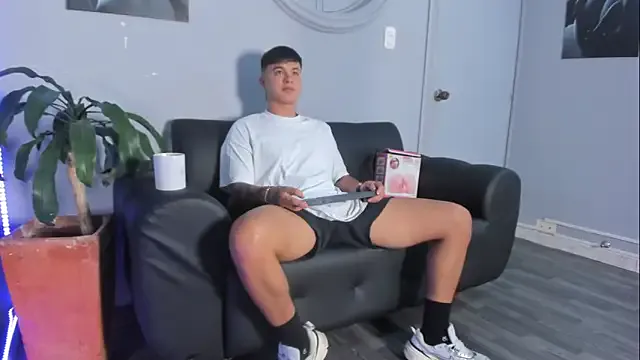 Cristopher_strong live now