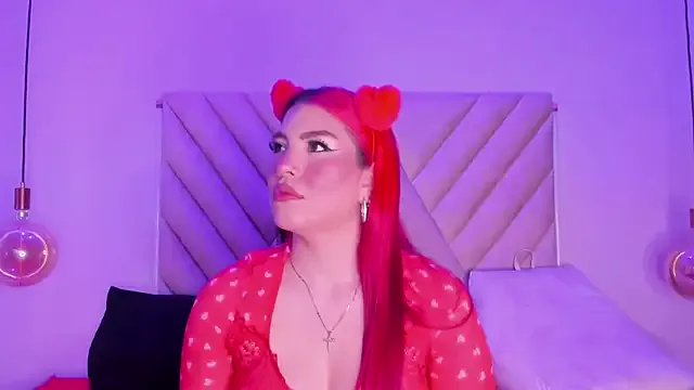 EmmaSwift_ live now