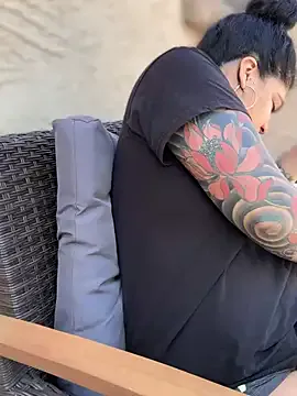 kimmiakiss22 live now