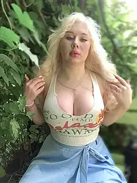 LaraHollywood Image 2