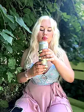 LaraHollywood Image 3