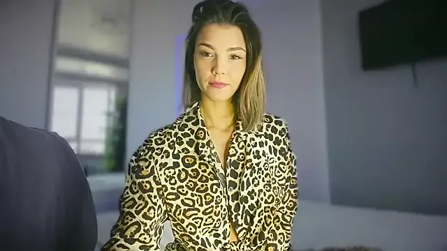 love_is_ live now