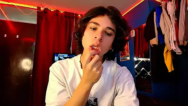 Luke_Howland live now
