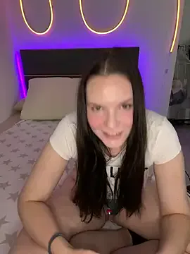 Mila-Jasmin live now