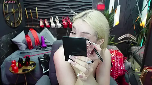 MistressDarsy live now