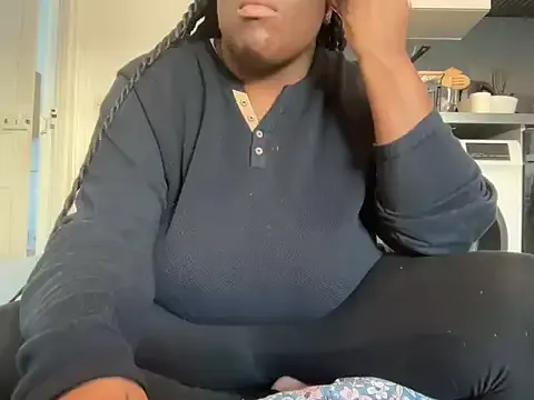 nanaisbackk live now