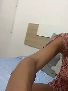 Naomi24herr live now