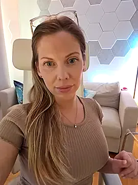 Nova-Lee live now