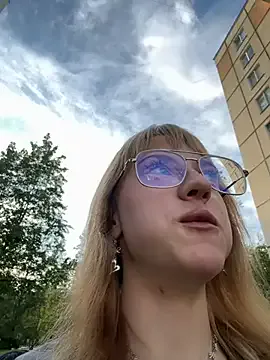 Only_April live now