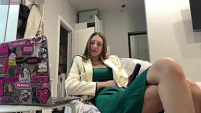 selena_favn Image 13