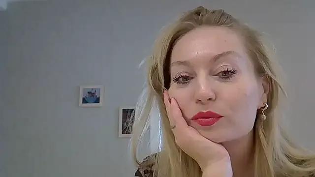 ZarinaSwift live now