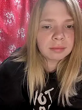Zuli_Kiska live now